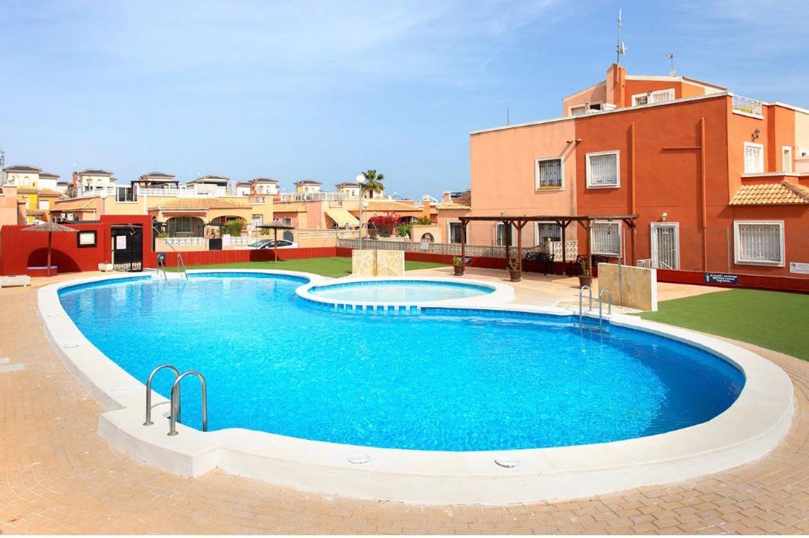 Bungalow La Herrada Los Montesinos Luaran gambar
