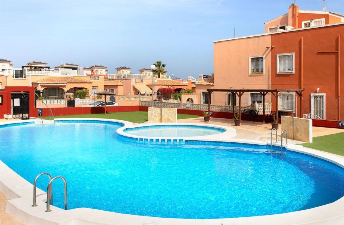 Bungalow La Herrada Los Montesinos Luaran gambar