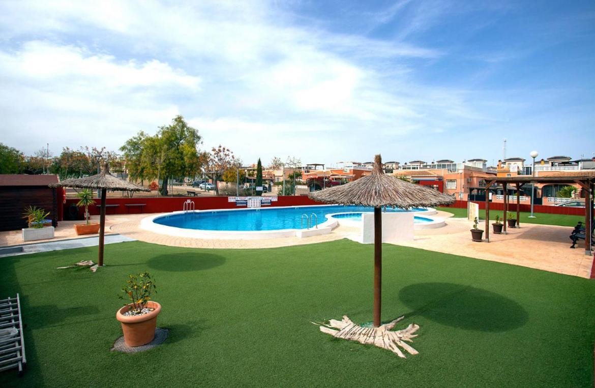 Bungalow La Herrada Los Montesinos Luaran gambar